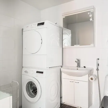 2 Bedroom With Sauna, Free Parking And Center Location Apartment