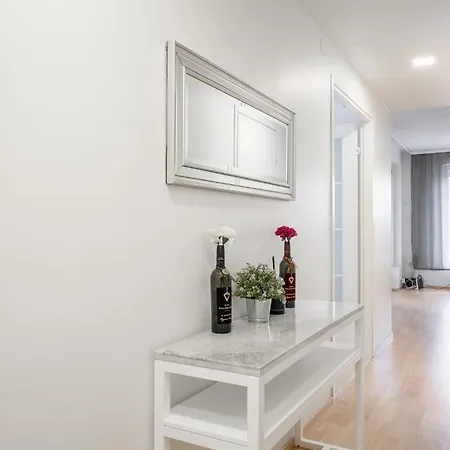 2 Bedroom With Sauna, Free Parking And Center Location